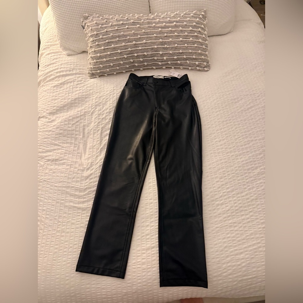 Abercrombie & Fitch 90s straight Ultra High Rise leather pants